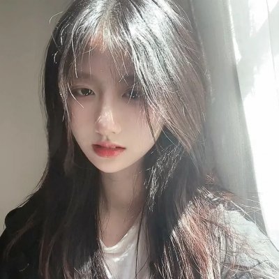 穿风信子蓝的少女